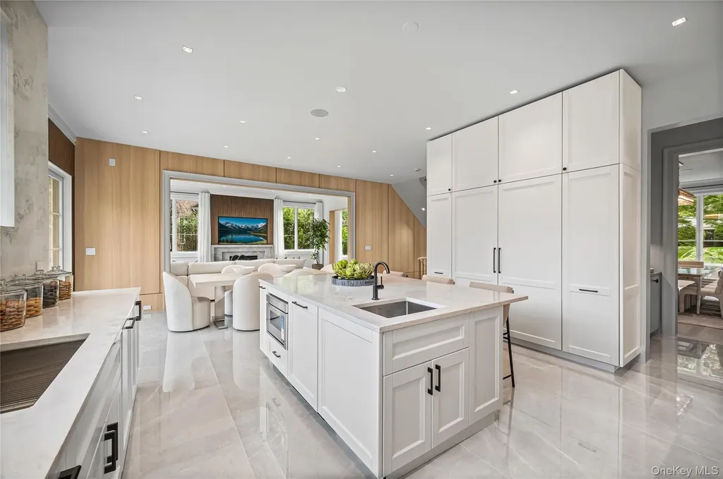 7 Mirrielees Road Great Neck NY 11021