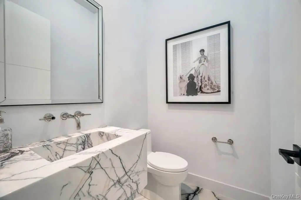 7 Mirrielees Road Great Neck NY 11021