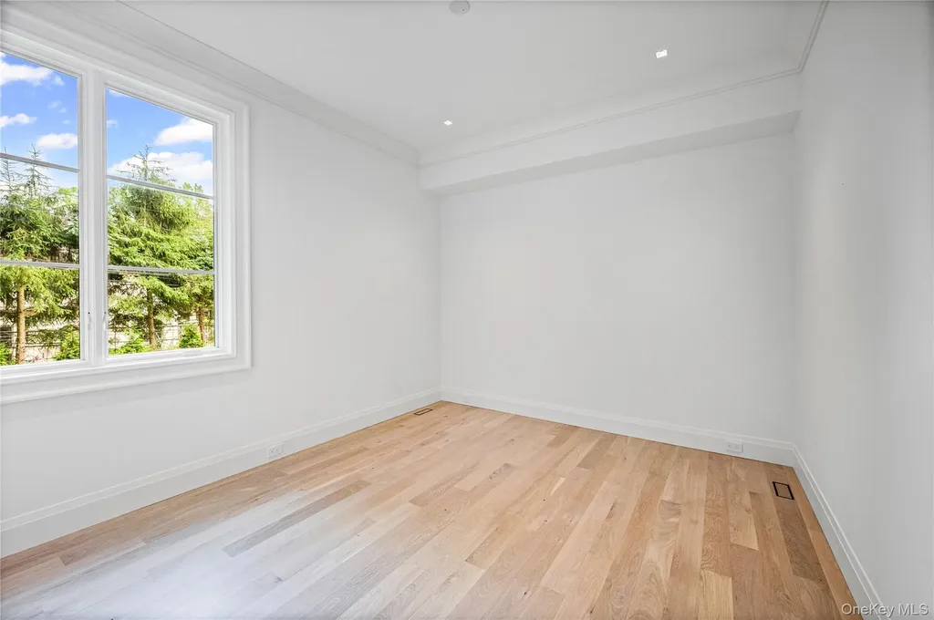 7 Mirrielees Road Great Neck NY 11021