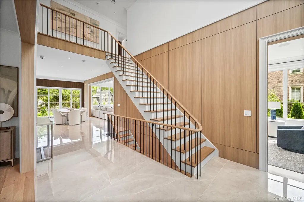 7 Mirrielees Road Great Neck NY 11021