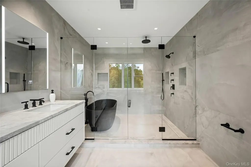 7 Mirrielees Road Great Neck NY 11021