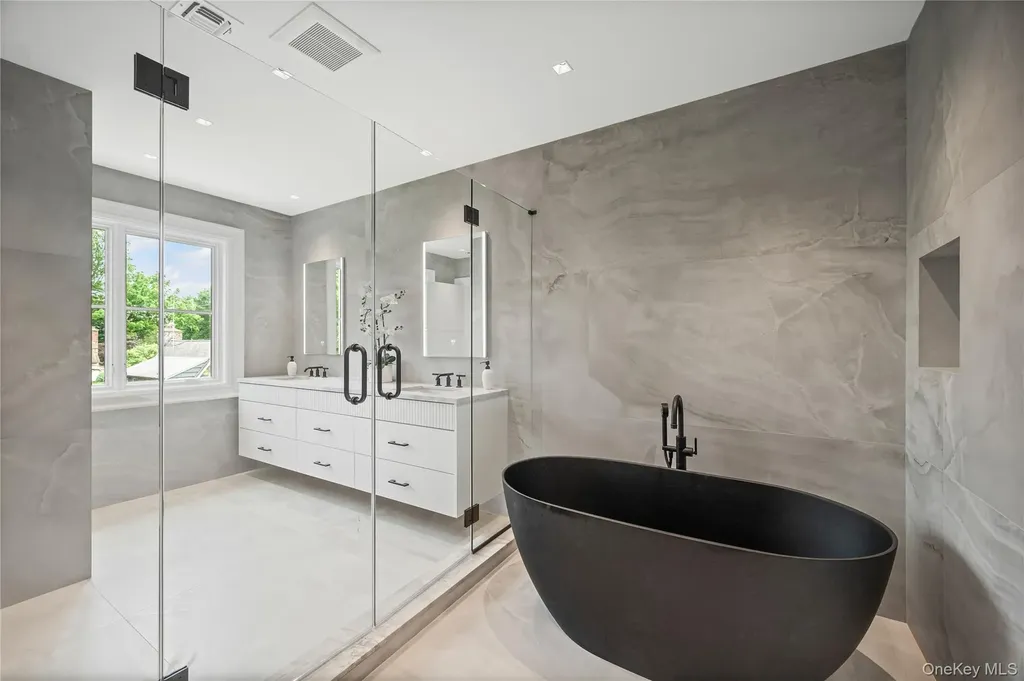 7 Mirrielees Road Great Neck NY 11021