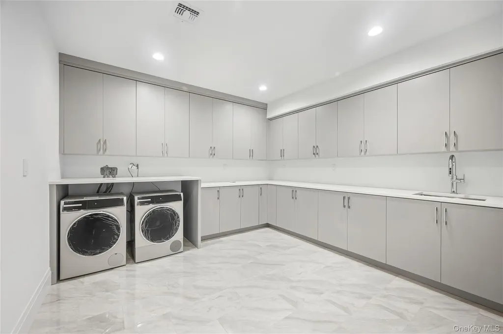 7 Mirrielees Road Great Neck NY 11021
