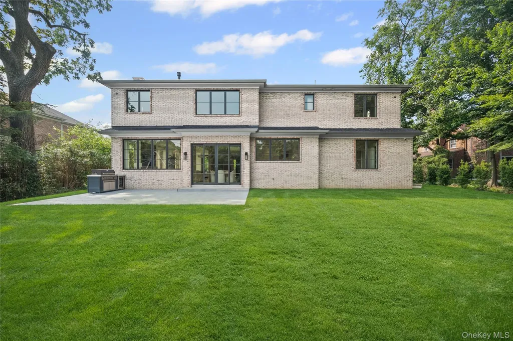 7 Mirrielees Road Great Neck NY 11021