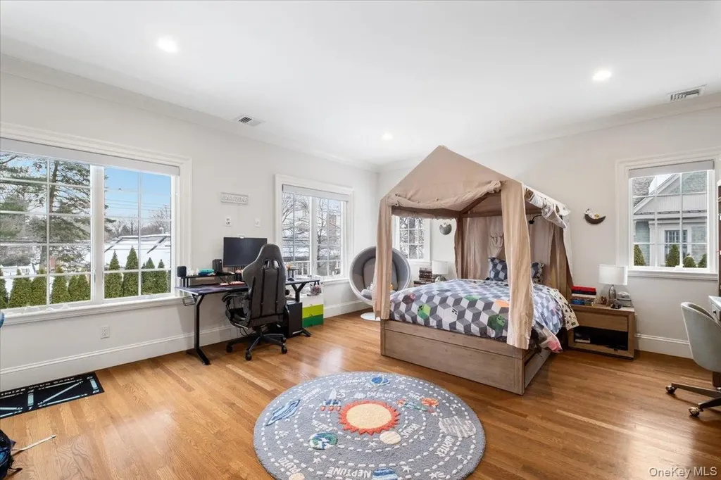38 Sage Terrace Scarsdale NY 10583