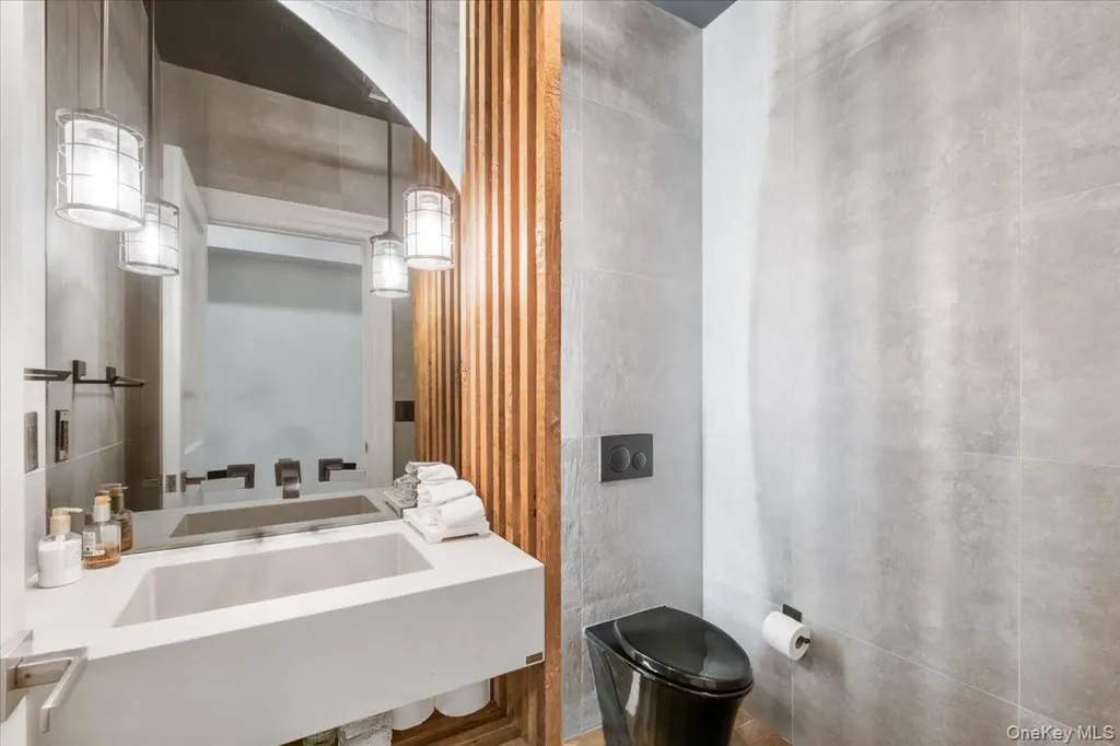 38 Sage Terrace Scarsdale NY 10583
