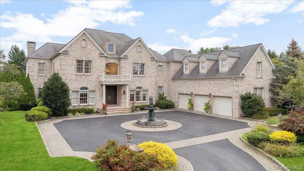 44 Legends Circle Melville NY 11747
