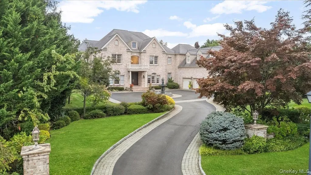 44 Legends Circle Melville NY 11747