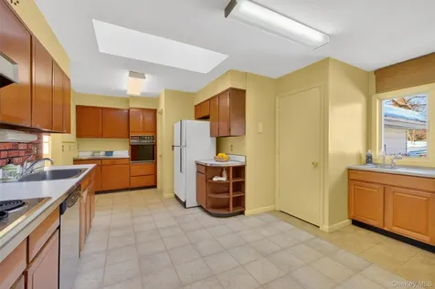 7 Wodenethe Drive S Beacon NY 12508