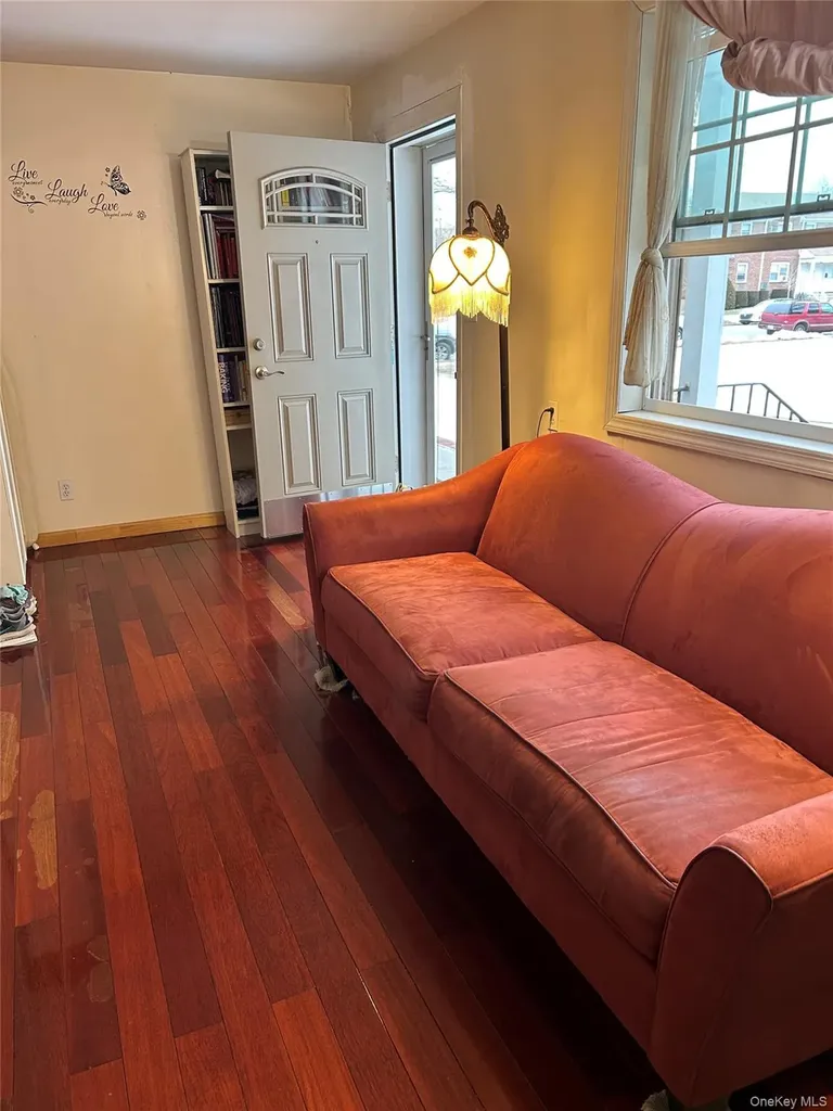 223-24 65 Avenue Bayside NY 11364