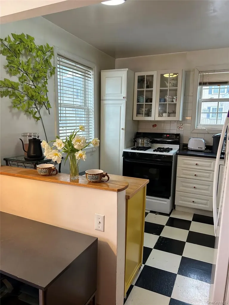 223-24 65 Avenue Bayside NY 11364