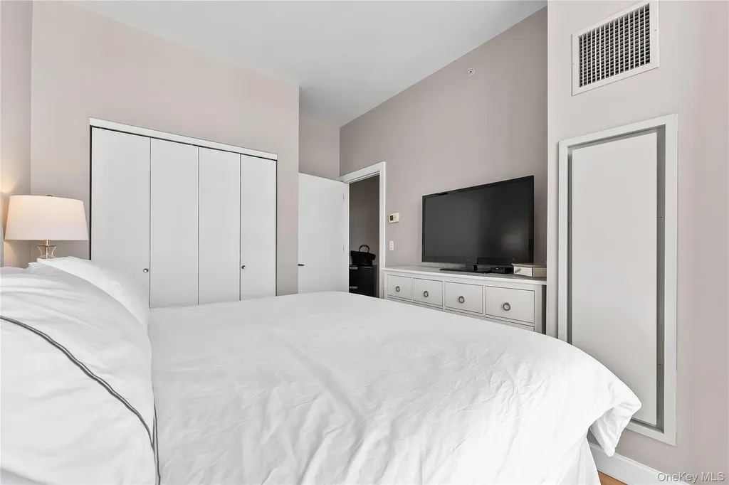 11-24 31st Avenue Astoria NY 11106
