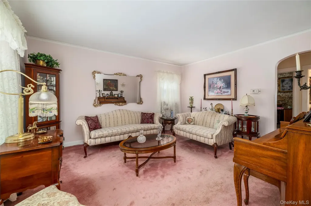 93 Kenneth Place New Hyde Park NY 11040