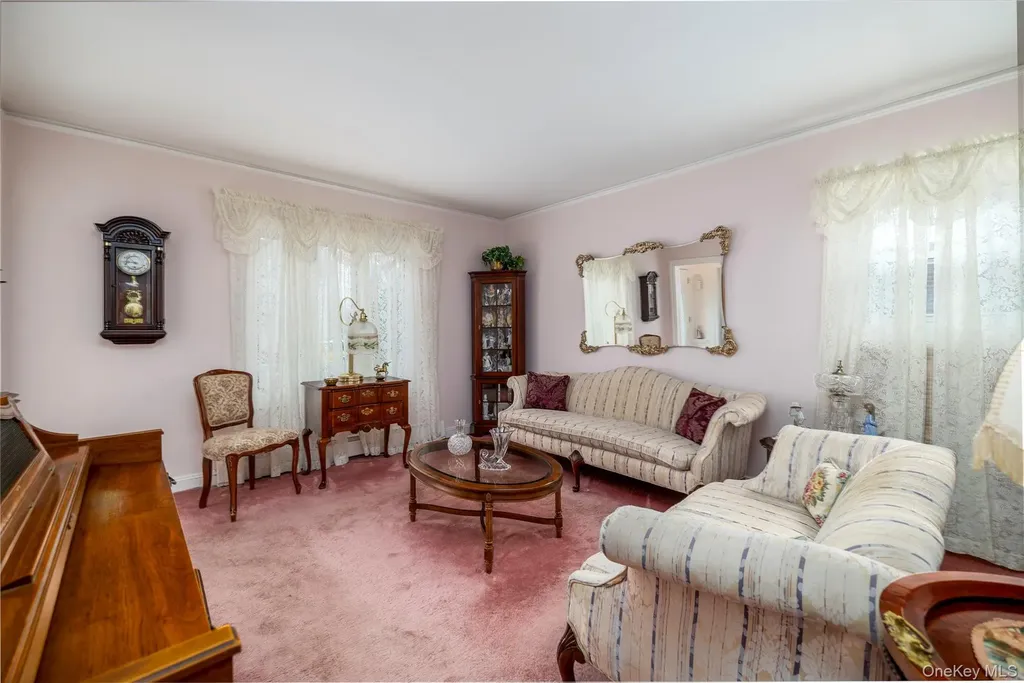 93 Kenneth Place New Hyde Park NY 11040