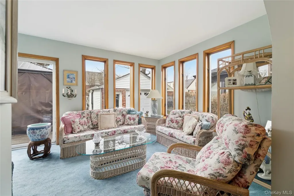 93 Kenneth Place New Hyde Park NY 11040