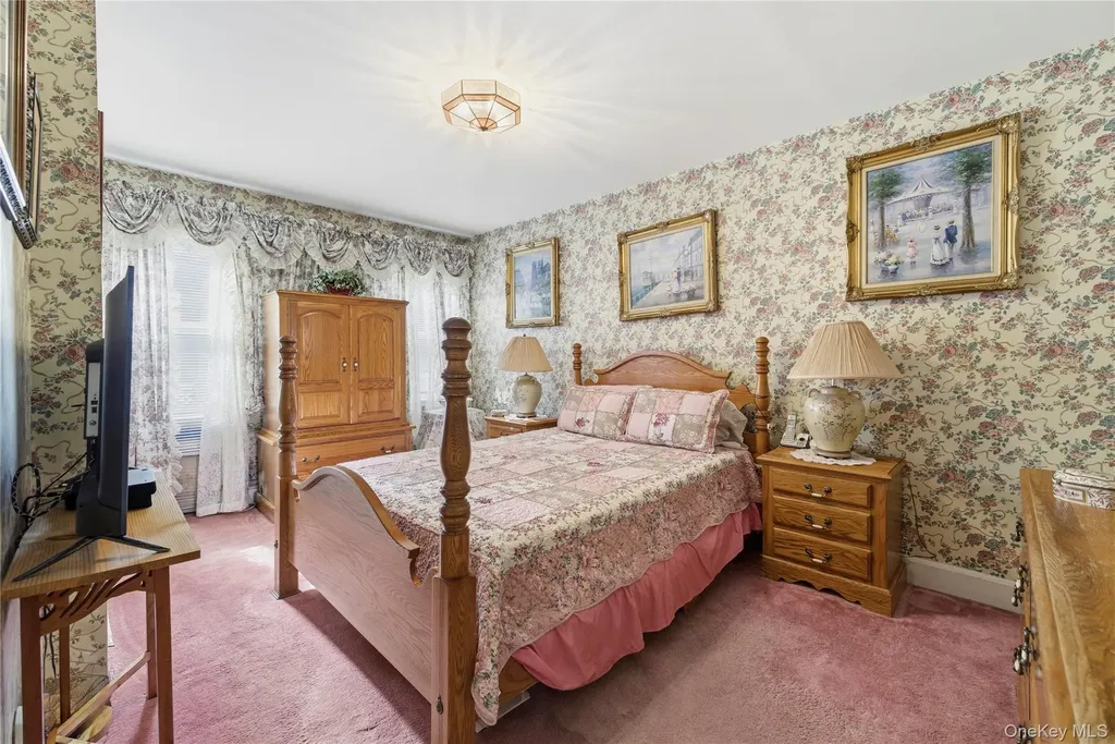 93 Kenneth Place New Hyde Park NY 11040
