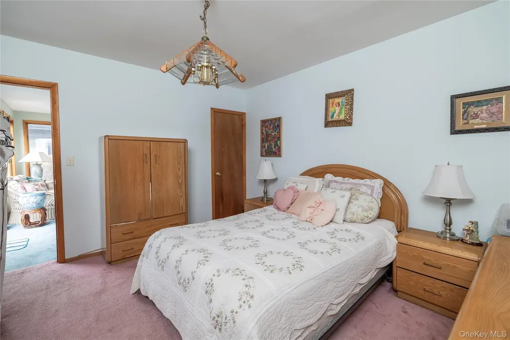 93 Kenneth Place New Hyde Park NY 11040