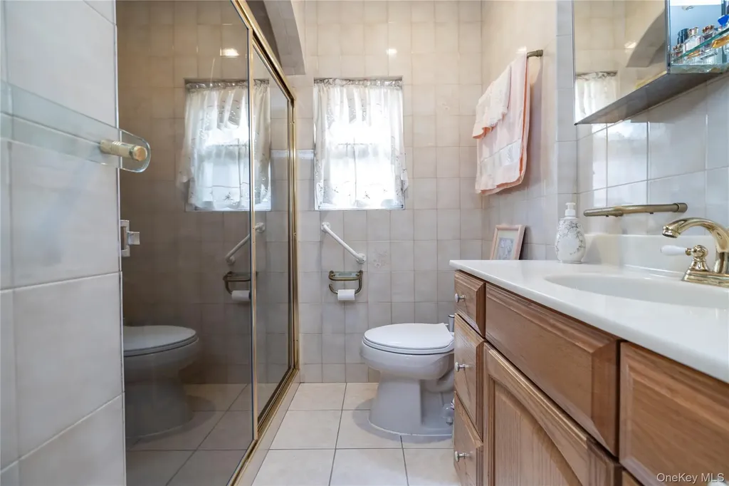 93 Kenneth Place New Hyde Park NY 11040