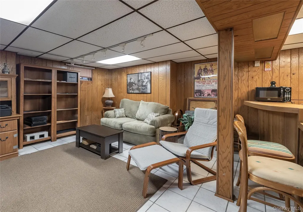93 Kenneth Place New Hyde Park NY 11040