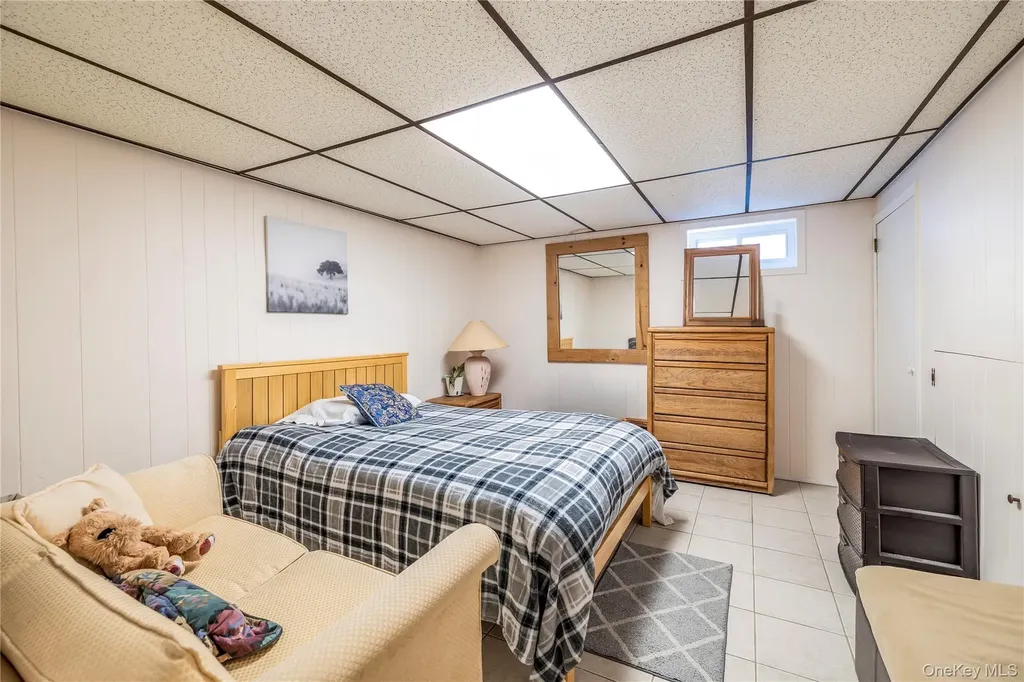 93 Kenneth Place New Hyde Park NY 11040