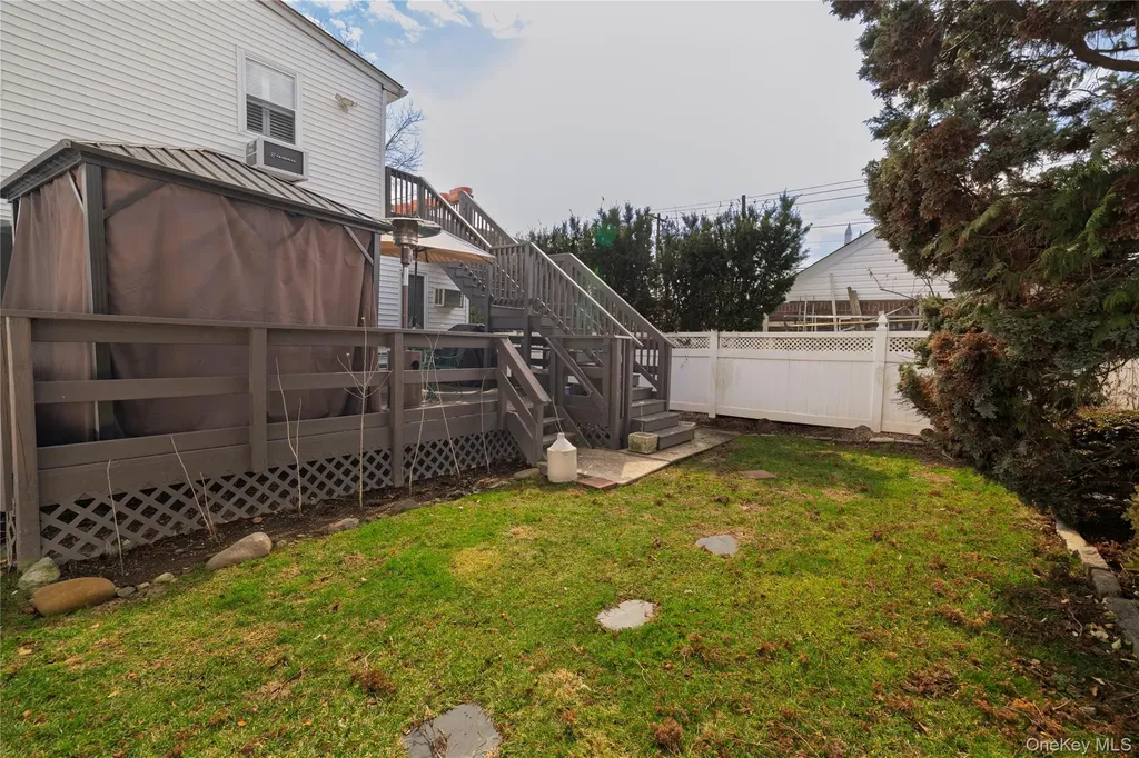 93 Kenneth Place New Hyde Park NY 11040
