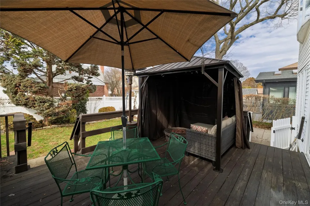 93 Kenneth Place New Hyde Park NY 11040