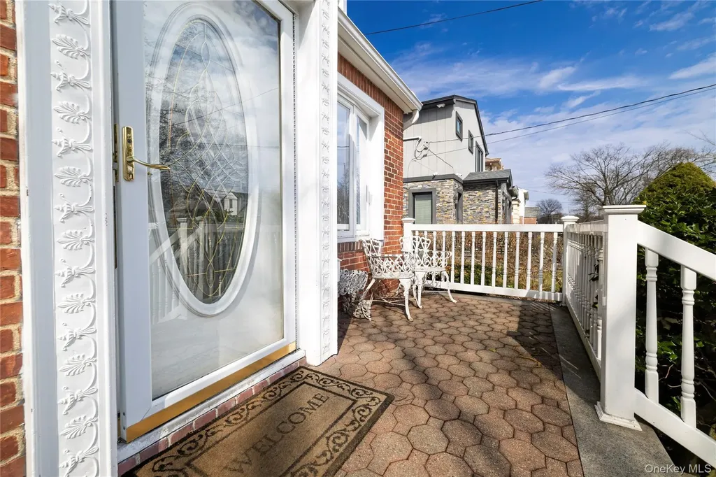 93 Kenneth Place New Hyde Park NY 11040