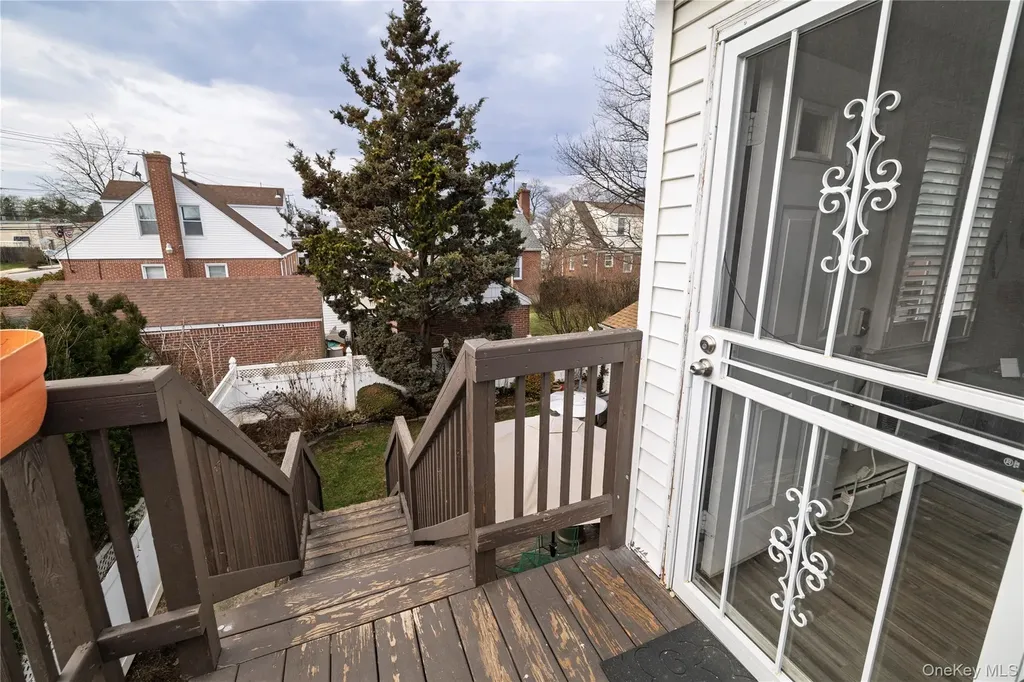 93 Kenneth Place New Hyde Park NY 11040