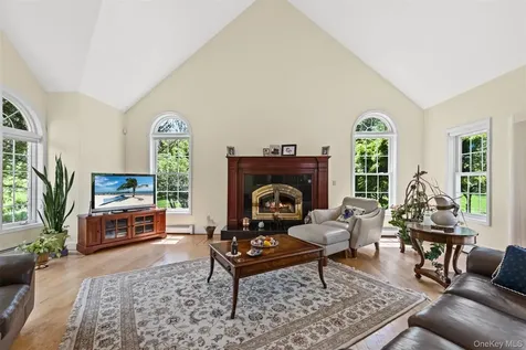 20 Goshen Road Chester NY 10918