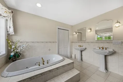 20 Goshen Road Chester NY 10918