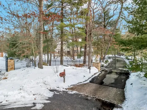 18 Darcy Avenue Manorville NY 11949