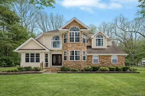 18 Darcy Avenue Manorville NY 11949