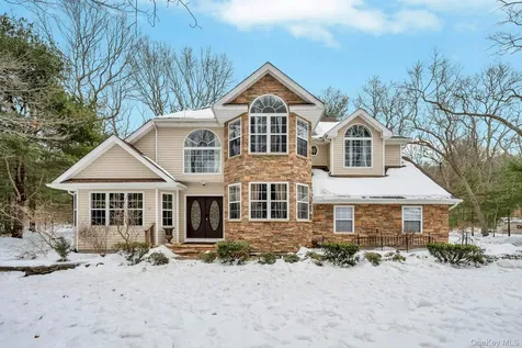 18 Darcy Avenue Manorville NY 11949