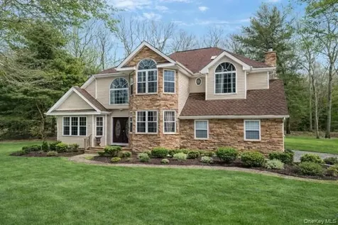 18 Darcy Avenue Manorville NY 11949