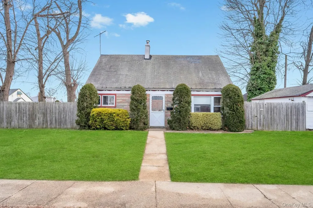 2528 Marshall Avenue Bellmore NY 11710
