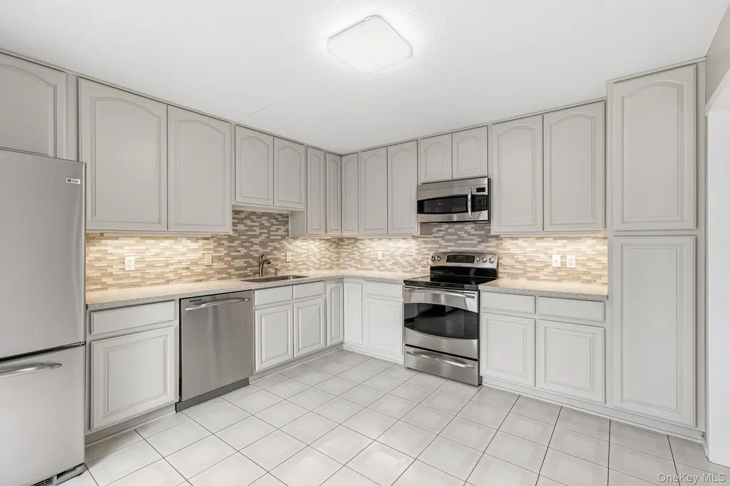 366 Heritage Hills Somers NY 10589