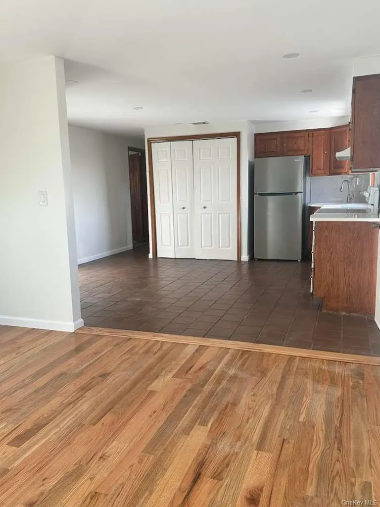 81 10th Avenue West Babylon NY 11704