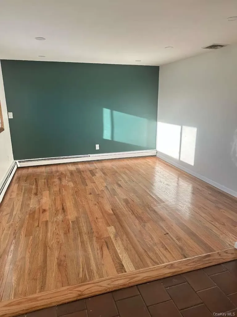 81 10th Avenue West Babylon NY 11704