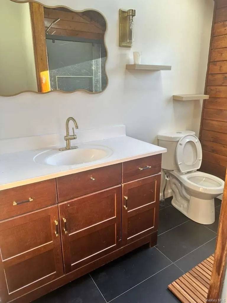 81 10th Avenue West Babylon NY 11704