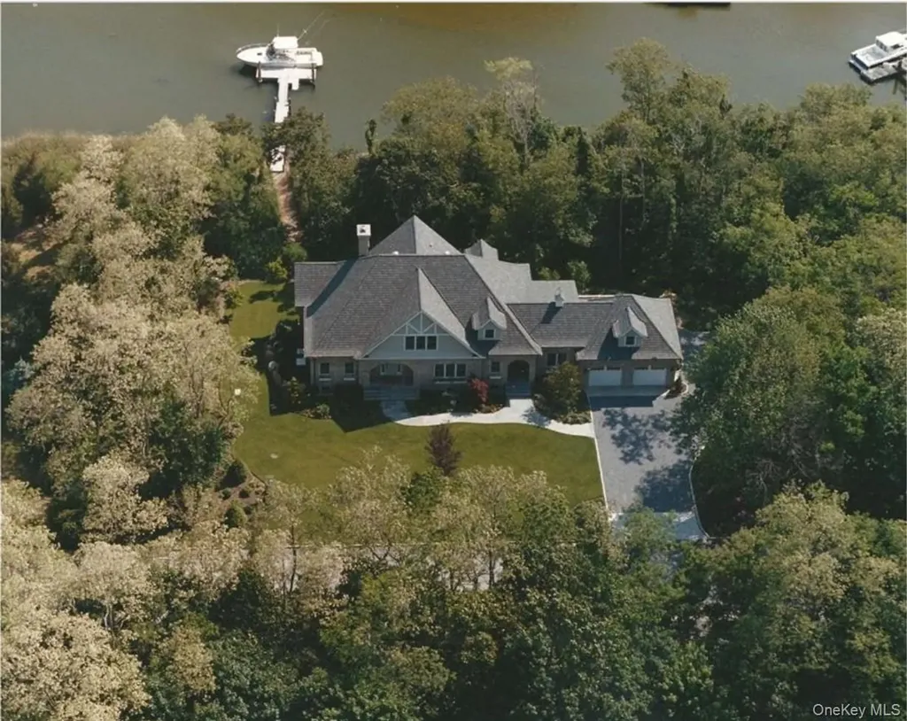 190 Jackson Landing Mattituck NY 11952