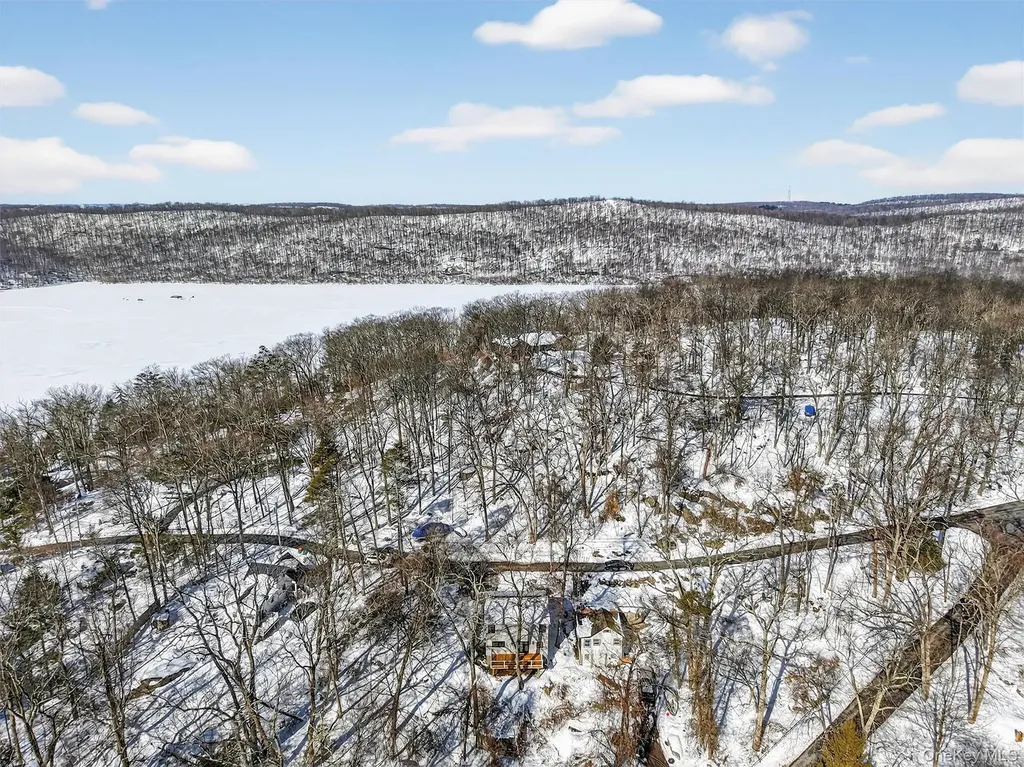 16 Cold Spring Road Putnam Valley NY 10579