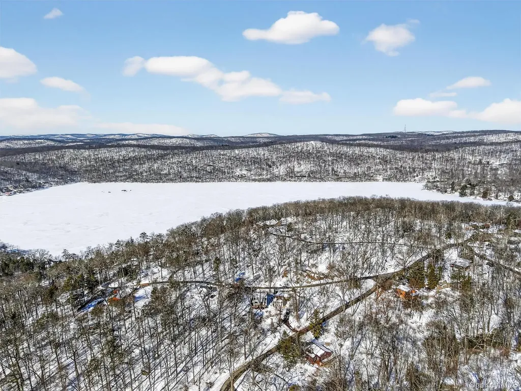 16 Cold Spring Road Putnam Valley NY 10579