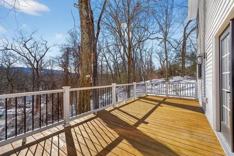 16 Cold Spring Road Putnam Valley NY 10579