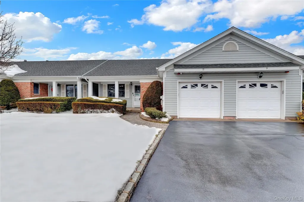 11 Primrose Lane North Babylon NY 11703
