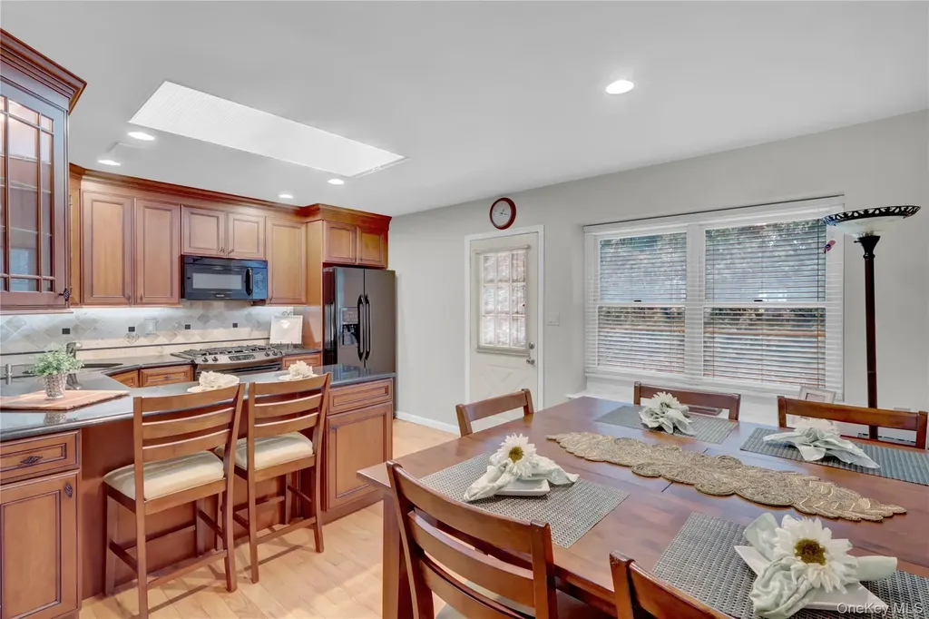 11 Primrose Lane North Babylon NY 11703