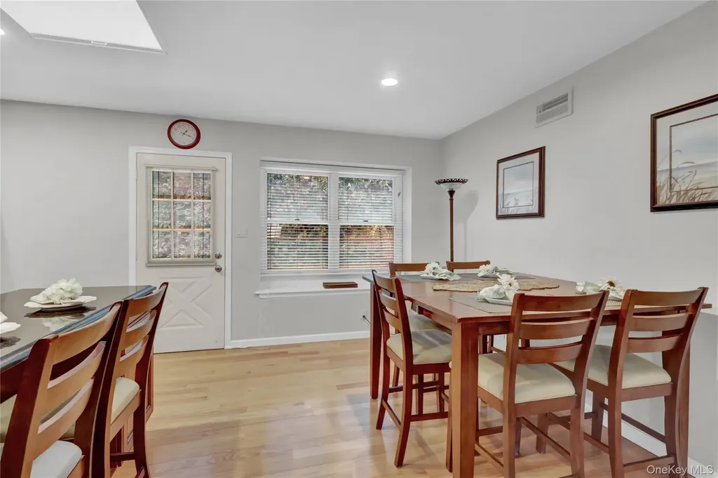 11 Primrose Lane North Babylon NY 11703