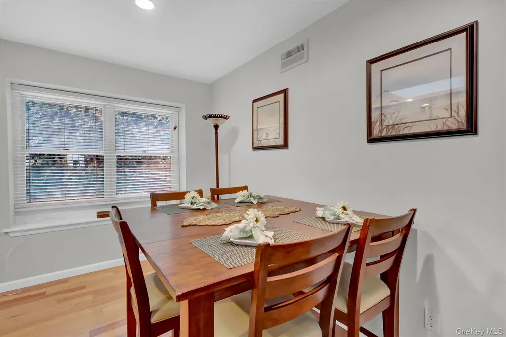 11 Primrose Lane North Babylon NY 11703