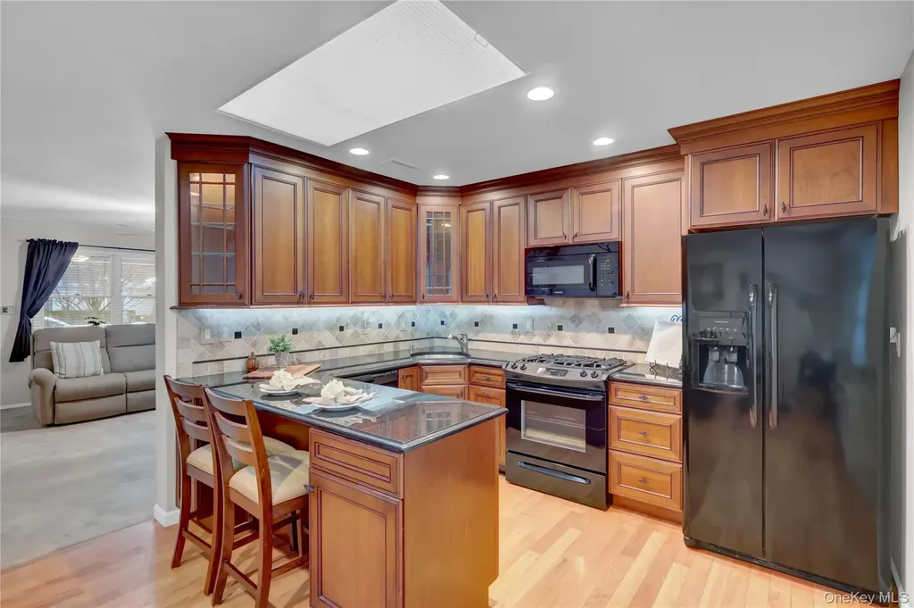 11 Primrose Lane North Babylon NY 11703