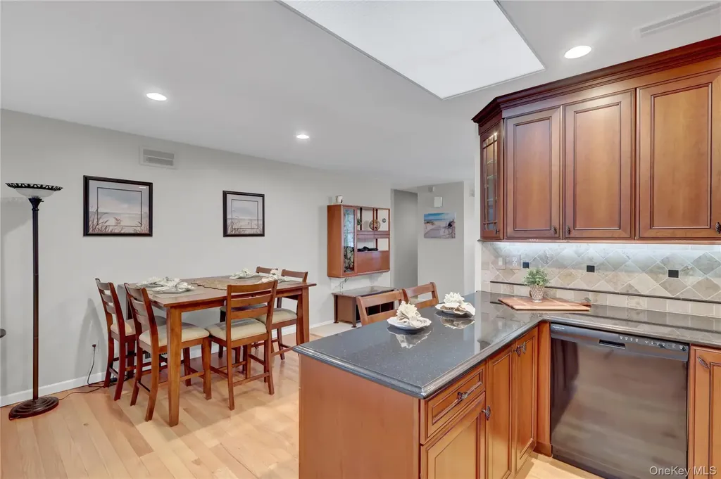 11 Primrose Lane North Babylon NY 11703