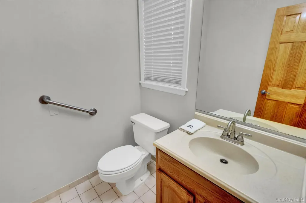 11 Primrose Lane North Babylon NY 11703